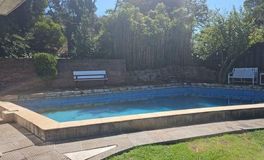HERMOSA CASA EN PINOS DE ANCHORENA! INCREIBLE PARQUE CON PISCINA!