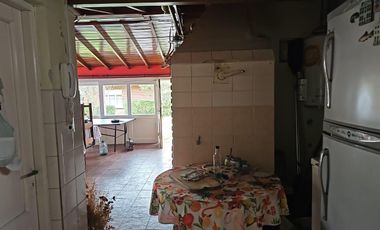 HERMOSA CASA EN PINOS DE ANCHORENA! INCREIBLE PARQUE CON PISCINA!