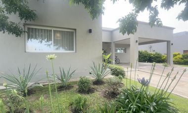 Venta - Casa en Barrio Privado Altos de Campo Grande - Pilar