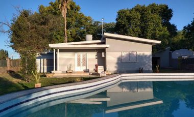 CASA EN VENTA CON QUINCHO Y PILETA EN SAUCE VIEJO