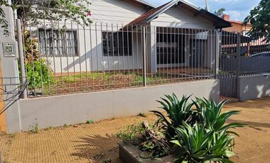 ¡OPORTUNIDA ÚNICA CON UBICACION PRIVILEGIADA. CASA EN VENTA UBICADA EN CALLE MITRE A PASOS DE LA AV JOSE INGENIEROS. OBERÁ MISIONES.