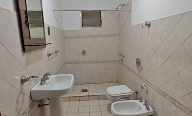 ¡OPORTUNIDA ÚNICA CON UBICACION PRIVILEGIADA. CASA EN VENTA UBICADA EN CALLE MITRE A PASOS DE LA AV JOSE INGENIEROS. OBERÁ MISIONES.