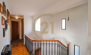 Casa en venta en la reina