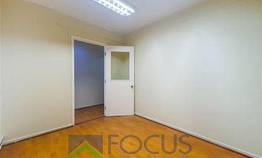 Oficina en Venta en Oficina a pasos de metro Plaza de Armas