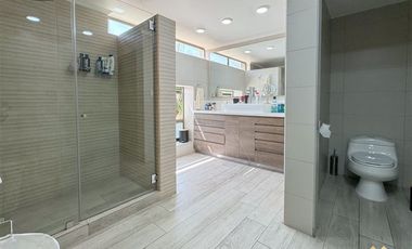 Casa en Arriendo en Av. La Quebrada / Las Condes