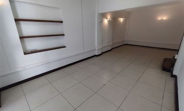 Local Comercial en Arriendo en a 50 mts de Portales