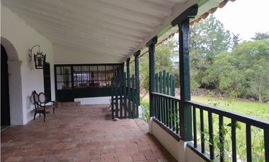 VENDO EXCLUSIVA HACIENDA CERCA DE BOGOTA