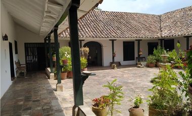 VENDO EXCLUSIVA HACIENDA CERCA DE BOGOTA