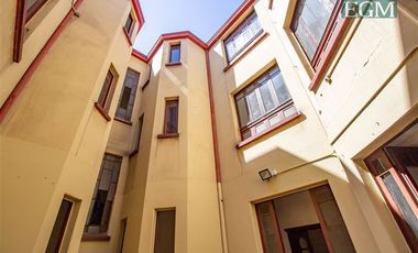 Local Comercial en Arriendo en Edificio con Estacionamientos / Cienfuegos
