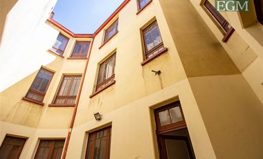 Local Comercial en Arriendo en Edificio con Estacionamientos / Cienfuegos