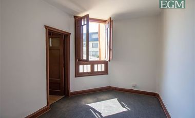 Local Comercial en Arriendo en Edificio con Estacionamientos / Cienfuegos