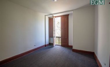 Local Comercial en Arriendo en Edificio con Estacionamientos / Cienfuegos