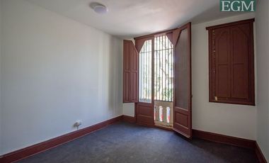 Local Comercial en Arriendo en Edificio con Estacionamientos / Cienfuegos