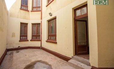 Local Comercial en Arriendo en Edificio con Estacionamientos / Cienfuegos