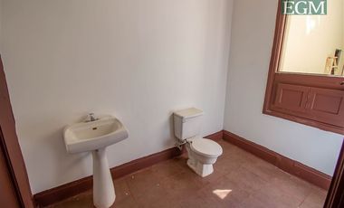 Local Comercial en Arriendo en Edificio con Estacionamientos / Cienfuegos