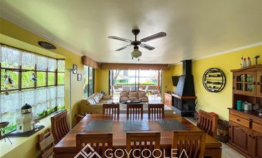 Casa en Venta en Condominio acceso y vista al Lago