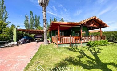 Casa en Venta en Condominio acceso y vista al Lago