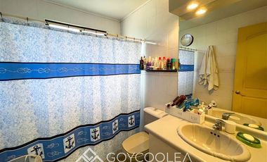 Casa en Venta en Condominio acceso y vista al Lago