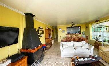 Casa en Venta en Condominio acceso y vista al Lago