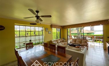 Casa en Venta en Condominio acceso y vista al Lago