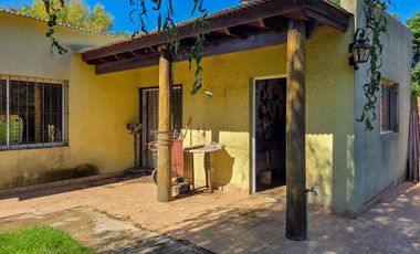 Casa en venta en Villa Loguercio