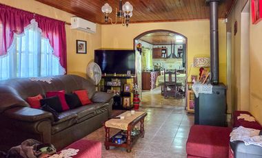 Casa en venta en Villa Loguercio