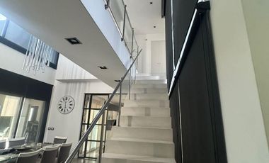 Casa 5 ambientes, 2 plantas, en venta, Barrio Privado Las Golondrinas -APTA CREDITO-