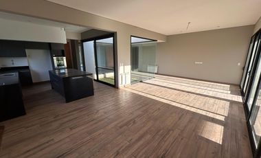 CASA A LA VENTA EN LA RINCONADA 3 DORMITORIOS