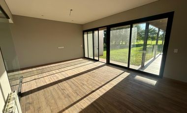 CASA A LA VENTA EN LA RINCONADA 3 DORMITORIOS