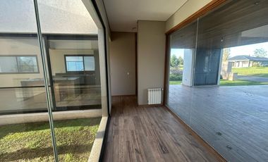 CASA A LA VENTA EN LA RINCONADA 3 DORMITORIOS