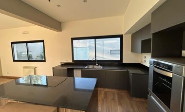 CASA A LA VENTA EN LA RINCONADA 3 DORMITORIOS