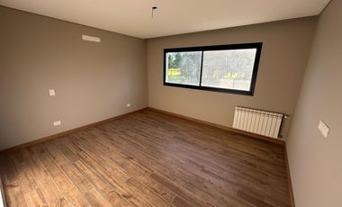 CASA A LA VENTA EN LA RINCONADA 3 DORMITORIOS