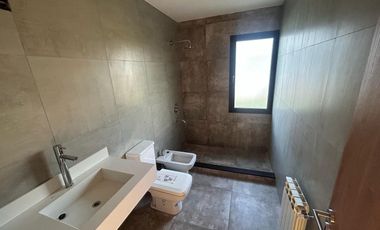 CASA A LA VENTA EN LA RINCONADA 3 DORMITORIOS