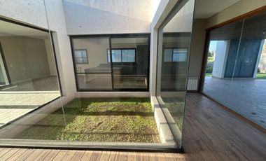 CASA A LA VENTA EN LA RINCONADA 3 DORMITORIOS