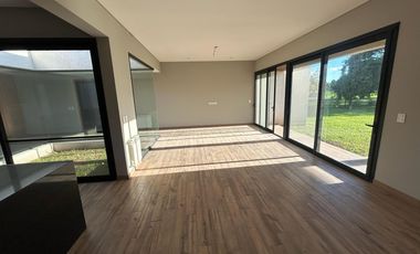 CASA A LA VENTA EN LA RINCONADA 3 DORMITORIOS