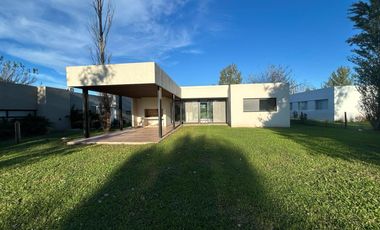 CASA A LA VENTA EN LA RINCONADA 3 DORMITORIOS