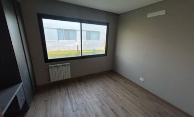 CASA A LA VENTA EN LA RINCONADA 3 DORMITORIOS