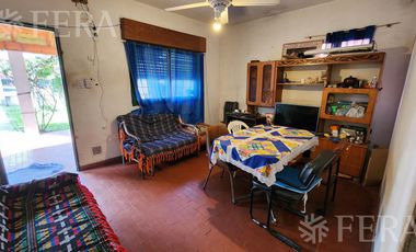 Venta casa de 3 ambientes con jardín en  Ezpeleta