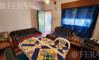 Venta casa de 3 ambientes con jardín en  Ezpeleta