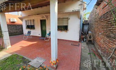 Venta casa de 3 ambientes con jardín en  Ezpeleta