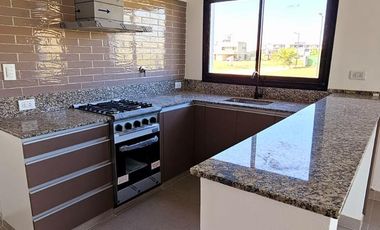 Hermosa casa de 3 dormitorios a estrenar en Country Viento Sur, El Manantial