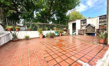 CASA CON DOS PHS EN BLOCK CON PATIO TERRAZA Y PARRILLA EN LA BOCA VENTA