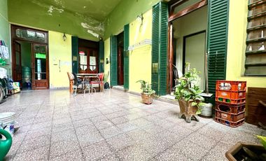 CASA CON DOS PHS EN BLOCK CON PATIO TERRAZA Y PARRILLA EN LA BOCA VENTA