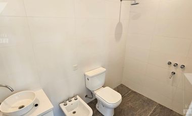 Casa a estrenar de 5 ambientes. Piscina con vista al lago.  Oportunidad.