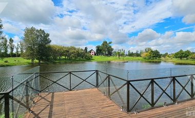 Casa a estrenar de 5 ambientes. Piscina con vista al lago.  Oportunidad.