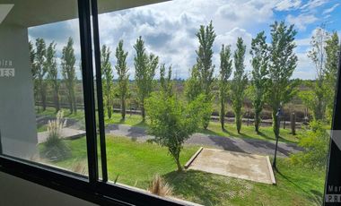 Casa a estrenar de 5 ambientes. Piscina con vista al lago.  Oportunidad.