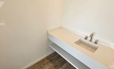 Casa a estrenar de 5 ambientes. Piscina con vista al lago.  Oportunidad.