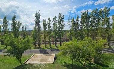 Casa a estrenar de 5 ambientes. Piscina con vista al lago.  Oportunidad.