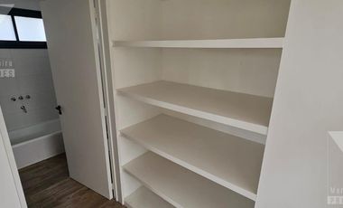 Casa a estrenar de 5 ambientes. Piscina con vista al lago.  Oportunidad.