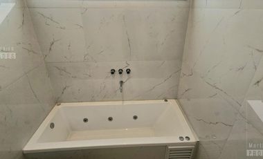 Casa a estrenar de 5 ambientes. Piscina con vista al lago.  Oportunidad.